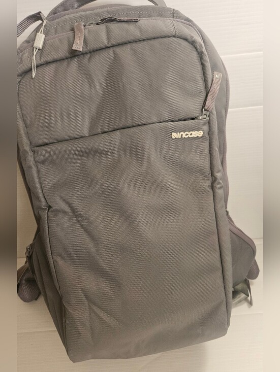 Incase ICON Backpack – Large Tech Backpack Laptop Tablet Phone pockets Gray main image 7